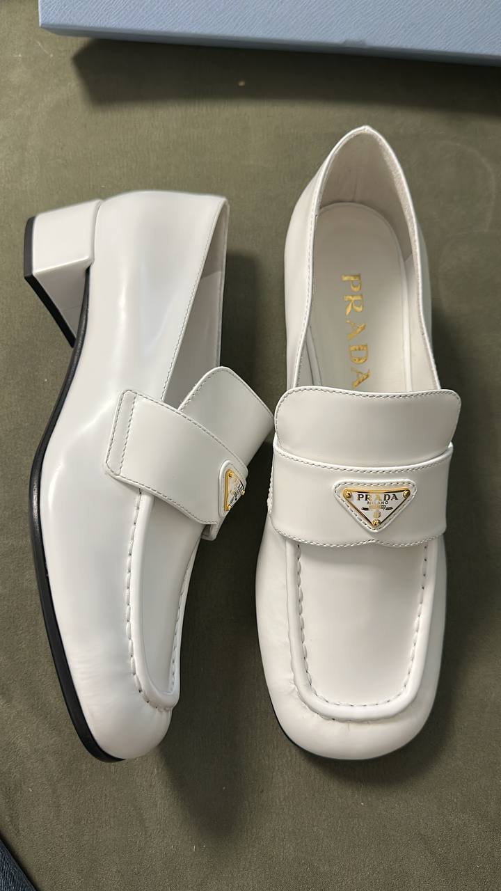 Loafers Prada